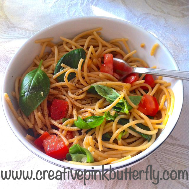 Pasta With Tomatoes and Basil