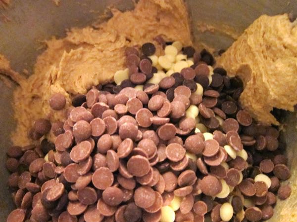 Triple Chocolate Chip Cookies - 12