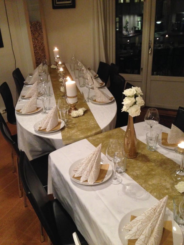 Gold and Champagne Party - Table Setting